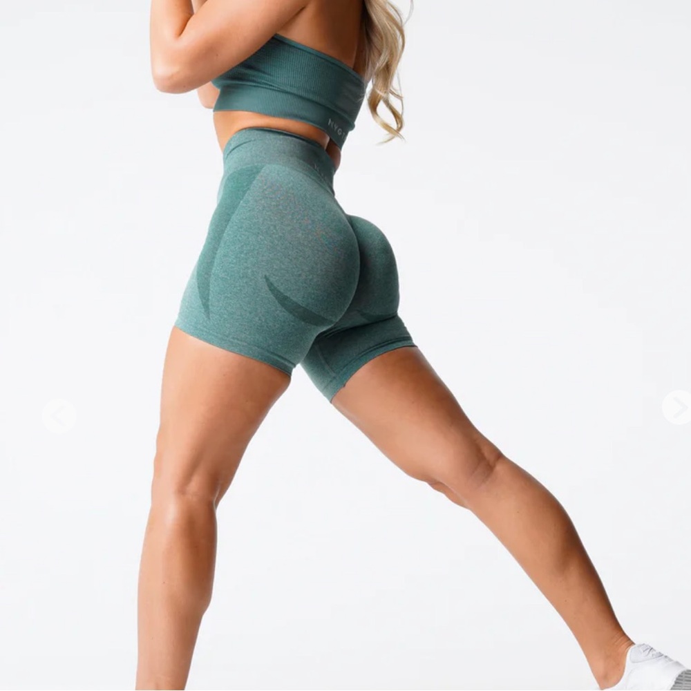 NVGTN Forest green contour shorts